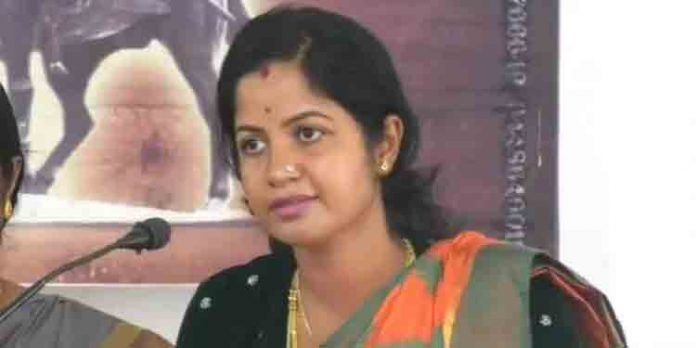 ബജ്റംഗ്ദള് നേതാവിന്റെ കൊലയളികള്ക്ക് ജയിലില് സ്വൈര്യവിഹാരം ; മന്ത്രിയോട് കടുത്ത ഭാഷയില് പ്രതികരിച്ച് സഹോദരി ബജ്റംഗ്ദള് നേതാവിന്റെ കൊലയളികള്ക്ക് ജയിലില് സ്വൈര്യവിഹാരം ; മന്ത്രിയോട് കടുത്ത ഭാഷയില് പ്രതികരിച്ച് സഹോദരി