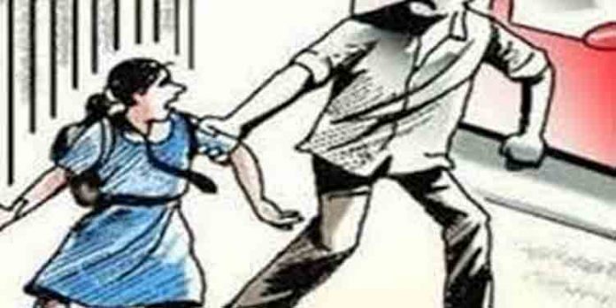 ടിസി വാങ്ങാനിറങ്ങിയ പെണ്കുട്ടിയെ തട്ടിക്കൊണ്ടു പോയി ; കണ്ടെത്തിയത് കര്ണാടകയില് നിന്ന് ടിസി വാങ്ങാനിറങ്ങിയ പെണ്കുട്ടിയെ തട്ടിക്കൊണ്ടു പോയി ; കണ്ടെത്തിയത് കര്ണാടകയില് നിന്ന്