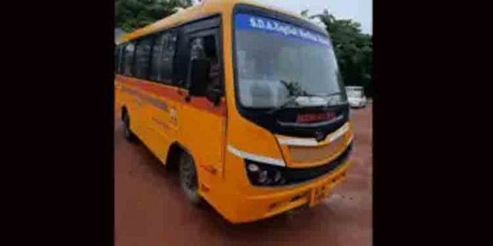 എമര്ജന്സി വാതിലിലൂടെ എല്കെജി വിദ്യാര്ത്ഥി പുറത്തേക്ക് വീണ സംഭവo : പോലീസ് പ്രതികളെ സംരക്ഷിക്കുന്നതായി ആരോപണം എമര്ജന്സി വാതിലിലൂടെ എല്കെജി വിദ്യാര്ത്ഥി പുറത്തേക്ക് വീണ സംഭവo : പോലീസ് പ്രതികളെ സംരക്ഷിക്കുന്നതായി ആരോപണം
