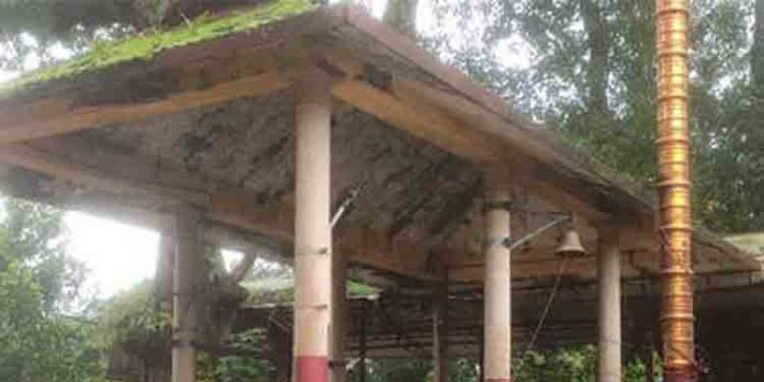 ചോറൂണിനിടെ ആനക്കൊട്ടിലിന്റെ കോൺക്രീറ്റ് ഭാഗം കുഞ്ഞിന്റെ അമ്മയുടെ തലയിൽ വീണ് പരിക്ക് ; കുഞ്ഞ് രക്ഷപ്പെട്ടത് തലനാരിഴയ്ക്ക് ചോറൂണിനിടെ ആനക്കൊട്ടിലിന്റെ കോൺക്രീറ്റ് ഭാഗം കുഞ്ഞിന്റെ അമ്മയുടെ തലയിൽ വീണ് പരിക്ക് ; കുഞ്ഞ് രക്ഷപ്പെട്ടത് തലനാരിഴയ്ക്ക്