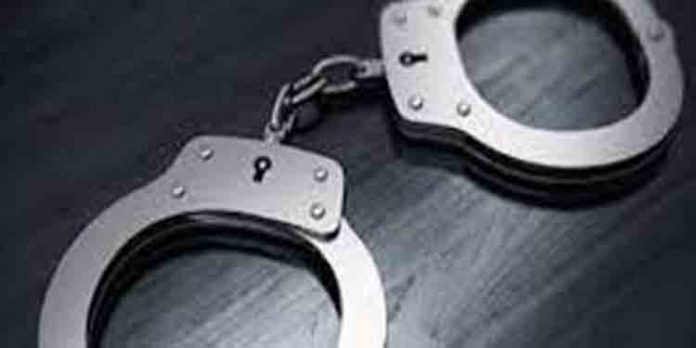 ലെയ്ത്ത് വര്ക്ക്ഷോപ്പില് മോഷണം : മൂന്നുപേര് അറസ്റ്റില് ലെയ്ത്ത് വര്ക്ക്ഷോപ്പില് മോഷണം : മൂന്നുപേര് അറസ്റ്റില്