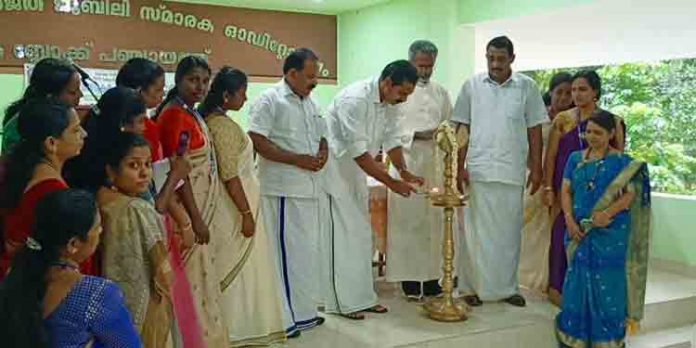 മുഴുവൻ ജലാശയങ്ങളിലും മത്സ്യകൃഷി ആരംഭിക്കണം : രാജേഷ് വാളിപ്പാക്കൽ മുഴുവൻ ജലാശയങ്ങളിലും മത്സ്യകൃഷി ആരംഭിക്കണം : രാജേഷ് വാളിപ്പാക്കൽ