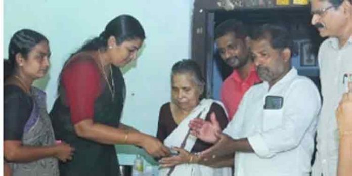 വാതില്പ്പടി സേവനം പദ്ധതിക്ക് അന്തിക്കാട് പഞ്ചായത്തില് തുടക്കം വാതില്പ്പടി സേവനം പദ്ധതിക്ക് അന്തിക്കാട് പഞ്ചായത്തില് തുടക്കം