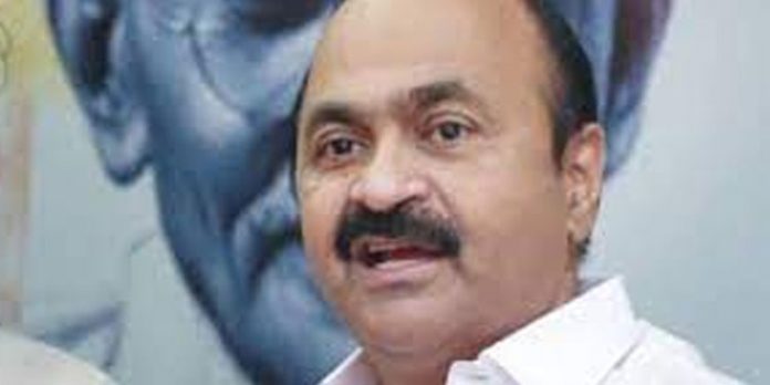 താന് പങ്കെടുത്തത് ആര്.എസ്.എസിന്റെ പരിപാടിയിലല്ലെന്ന് പ്രതിപക്ഷ നേതാവ് വി.ഡി സതീശന് താന് പങ്കെടുത്തത് ആര്.എസ്.എസിന്റെ പരിപാടിയിലല്ലെന്ന് പ്രതിപക്ഷ നേതാവ് വി.ഡി സതീശന്