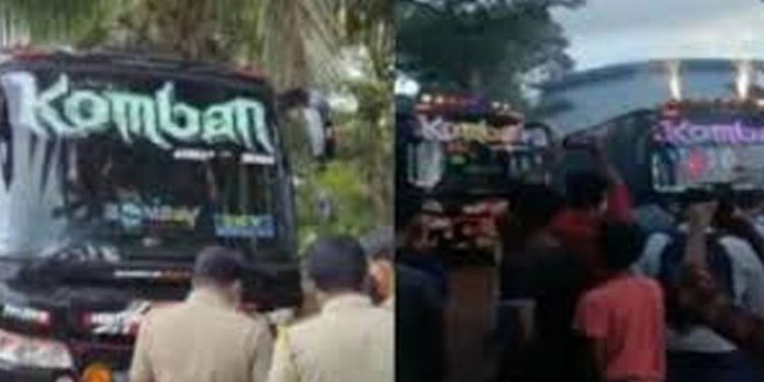 പൂത്തിരി കത്തിച്ച് ടൂറിസ്റ്റ് ബസിന് തീപിടിച്ച സംഭവത്തില് നാല് പേര്ക്കെതിരെ കേസ് പൂത്തിരി കത്തിച്ച് ടൂറിസ്റ്റ് ബസിന് തീപിടിച്ച സംഭവത്തില് നാല് പേര്ക്കെതിരെ കേസ്