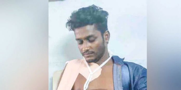 കാട്ടുപന്നി കുറുകെ ചാടി, ബൈക്ക് മറിഞ്ഞ് യുവാവിന് പരിക്ക് കാട്ടുപന്നി കുറുകെ ചാടി, ബൈക്ക് മറിഞ്ഞ് യുവാവിന് പരിക്ക്