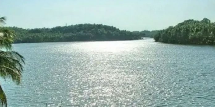 ചന്ദ്രഗിരി പുഴയിലേക്ക് ചാടിയ യുവാവിനായി തെരച്ചില് തുടരുന്നു ചന്ദ്രഗിരി പുഴയിലേക്ക് ചാടിയ യുവാവിനായി തെരച്ചില് തുടരുന്നു