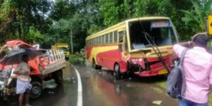 മേലുകാവില് ഗ്യാസ് കയറ്റിവന്ന വാഹനവും കെഎസ്ആര്ടിസിയും കൂട്ടിയിടിച്ച് ഒരു മരണം മേലുകാവില് ഗ്യാസ് കയറ്റിവന്ന വാഹനവും കെഎസ്ആര്ടിസിയും കൂട്ടിയിടിച്ച് ഒരു മരണം