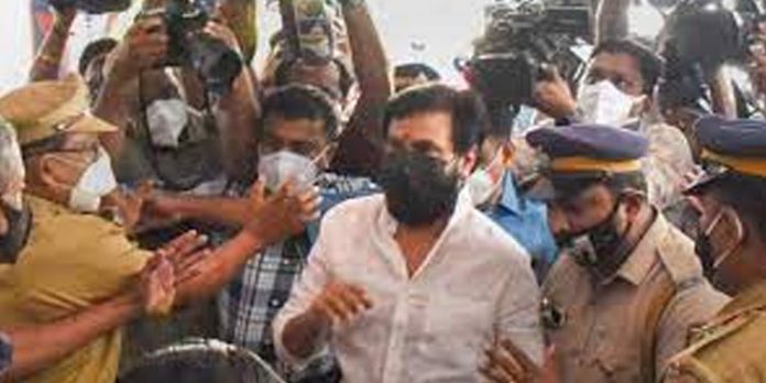 നടിയെ ആക്രമിച്ച കേസ് : മെമ്മറി കാര്ഡിന്റെ ഹാഷ് വാല്യൂ മൂന്നു തവണ മാറി ; ഫൊറന്സിക് പരിശോധനാ ഫലം ക്രൈംബ്രാഞ്ചിന് നടിയെ ആക്രമിച്ച കേസ് : മെമ്മറി കാര്ഡിന്റെ ഹാഷ് വാല്യൂ മൂന്നു തവണ മാറി ; ഫൊറന്സിക് പരിശോധനാ ഫലം ക്രൈംബ്രാഞ്ചിന്