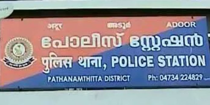 വാര്ഡ് കൗണ്സിലറോട് മോശമായി പെരുമാറി – പ്രതിഷേധം ; ഡിവൈ.എസ്.പി ഖേദം പ്രകടിപ്പിച്ചതോടെ ഒത്തുതീര്പ്പായി വാര്ഡ് കൗണ്സിലറോട് മോശമായി പെരുമാറി – പ്രതിഷേധം ; ഡിവൈ.എസ്.പി ഖേദം പ്രകടിപ്പിച്ചതോടെ ഒത്തുതീര്പ്പായി