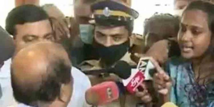 മാധ്യമപ്രവര്ത്തകയോട് അപമര്യാദയായി പെരുമാറിയതിനെത്തുടര്ന്ന് പി.സി ജോര്ജിനെതിരെ കേസെടുത്തു മാധ്യമപ്രവര്ത്തകയോട് അപമര്യാദയായി പെരുമാറിയതിനെത്തുടര്ന്ന് പി.സി ജോര്ജിനെതിരെ കേസെടുത്തു