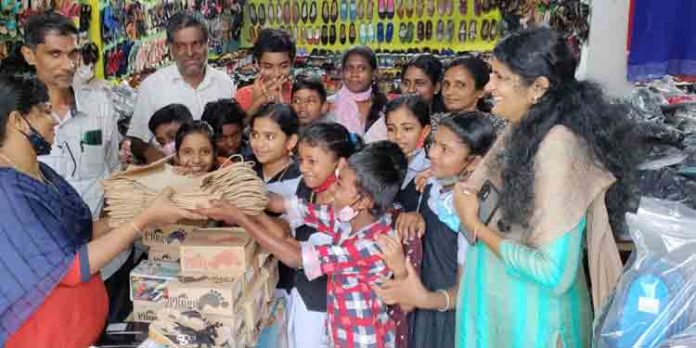 പ്ലാസ്റ്റിക് ബാഗ് ഫ്രീ ദിനചാരണം നടത്തി പഴവങ്ങാടി യു പി സ്കൂൾ പ്ലാസ്റ്റിക് ബാഗ് ഫ്രീ ദിനചാരണം നടത്തി പഴവങ്ങാടി യു പി സ്കൂൾ