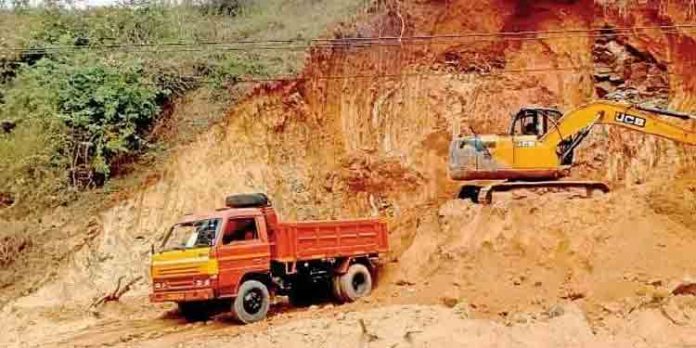 ക്വാറികള്ക്കും യന്ത്ര സഹായത്തോടെ മണ്ണെടുക്കുന്നതിനും വയനാട് ജില്ലാ ഭരണകൂടം നിരോധനം ഏര്പ്പെടുത്തി ക്വാറികള്ക്കും യന്ത്ര സഹായത്തോടെ മണ്ണെടുക്കുന്നതിനും വയനാട് ജില്ലാ ഭരണകൂടം നിരോധനം ഏര്പ്പെടുത്തി