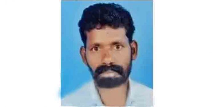 ആറളം ഫാമില് കാട്ടാനയുടെ ചവിട്ടേറ്റ് കര്ഷകന് മരിച്ച സംഭവം : മൃതദേഹം മാറ്റാന് അനുവദിക്കാതെ നാട്ടുകാരുടെ പ്രതിഷേധം ആറളം ഫാമില് കാട്ടാനയുടെ ചവിട്ടേറ്റ് കര്ഷകന് മരിച്ച സംഭവം : മൃതദേഹം മാറ്റാന് അനുവദിക്കാതെ നാട്ടുകാരുടെ പ്രതിഷേധം