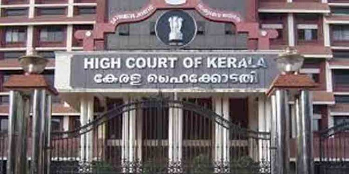 നടിയെ ആക്രമിച്ച കേസില് ക്രൈംബ്രാഞ്ചും അതിജീവിതയും നല്കിയ ഹര്ജികള് ഹൈക്കോടതി ഇന്ന് പരിഗണിക്കും നടിയെ ആക്രമിച്ച കേസില് ക്രൈംബ്രാഞ്ചും അതിജീവിതയും നല്കിയ ഹര്ജികള് ഹൈക്കോടതി ഇന്ന് പരിഗണിക്കും