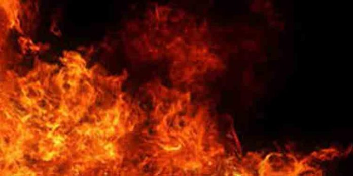 ബ്ലോക്ക് ജങ്ഷനിലെ പെട്രോള് പമ്പിന്റെ ഓഫീസ് മുറിക്ക് തീപിടിച്ചു ബ്ലോക്ക് ജങ്ഷനിലെ പെട്രോള് പമ്പിന്റെ ഓഫീസ് മുറിക്ക് തീപിടിച്ചു