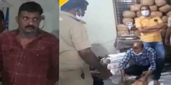 വീട്ടില് സൂക്ഷിച്ചിരുന്ന 33 പാക്കറ്റ് കഞ്ചാവുമായി യുവാവ് പിടിയില് വീട്ടില് സൂക്ഷിച്ചിരുന്ന 33 പാക്കറ്റ് കഞ്ചാവുമായി യുവാവ് പിടിയില്