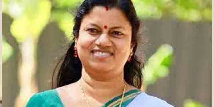എം.എം. മണിയെ ചങ്ങലയ്ക്കിടാന് നാട്ടില് ആരും ഇല്ലേ : ബിന്ദു കൃഷ്ണ എം.എം. മണിയെ ചങ്ങലയ്ക്കിടാന് നാട്ടില് ആരും ഇല്ലേ : ബിന്ദു കൃഷ്ണ