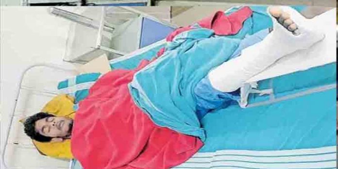 കാട്ടാന 18 കാരന്റെ കാല് ചവിട്ടിയൊടിച്ചു കാട്ടാന 18 കാരന്റെ കാല് ചവിട്ടിയൊടിച്ചു