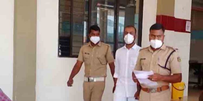 പാരമ്പര്യ വൈദ്യനെ ക്രൂരമായി കൊലപ്പെടുത്തിയ പ്രതികള് അബുദാബിയിലും രണ്ടുപേരെ കൊന്നതായി പോലീസ് പാരമ്പര്യ വൈദ്യനെ ക്രൂരമായി കൊലപ്പെടുത്തിയ പ്രതികള് അബുദാബിയിലും രണ്ടുപേരെ കൊന്നതായി പോലീസ്