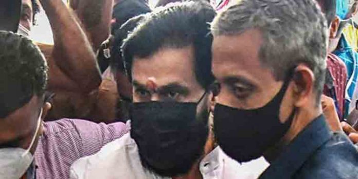 നടിയെ തട്ടിക്കൊണ്ടുപോയി പീഡിപ്പിച്ച കേസില് ക്രൈംബ്രാഞ്ചിന്റെ അനുബന്ധ കുറ്റപത്രം നടിയെ തട്ടിക്കൊണ്ടുപോയി പീഡിപ്പിച്ച കേസില് ക്രൈംബ്രാഞ്ചിന്റെ അനുബന്ധ കുറ്റപത്രം