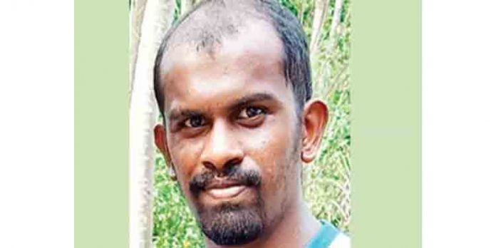 തേങ്ങയിടുന്നതിനിടെ തോട്ടി വൈദ്യുതി ലൈനില് തട്ടി കബഡിതാരം ഷോക്കേറ്റ് മരിച്ചു തേങ്ങയിടുന്നതിനിടെ തോട്ടി വൈദ്യുതി ലൈനില് തട്ടി കബഡിതാരം ഷോക്കേറ്റ് മരിച്ചു