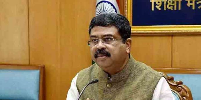 നീറ്റ് പരീക്ഷ എഴുതാനെത്തിയ വിദ്യാര്ത്ഥിനിയുടെ അടിവസ്ത്രം അഴിപ്പിച്ച സംഭവം ; അന്വേഷണത്തിന് ഉത്തരവിട്ട് കേന്ദ്ര വിദ്യാഭ്യാസമന്ത്രി നീറ്റ് പരീക്ഷ എഴുതാനെത്തിയ വിദ്യാര്ത്ഥിനിയുടെ അടിവസ്ത്രം അഴിപ്പിച്ച സംഭവം ; അന്വേഷണത്തിന് ഉത്തരവിട്ട് കേന്ദ്ര വിദ്യാഭ്യാസമന്ത്രി