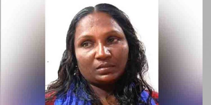 ബസ് സ്റ്റോപ്പില് മോഷണത്തിന് ശ്രമിച്ച അന്തര് സംസ്ഥാന യുവതിയെ പോലീസ് അറസ്റ്റ് ചെയ്തു ബസ് സ്റ്റോപ്പില് മോഷണത്തിന് ശ്രമിച്ച അന്തര് സംസ്ഥാന യുവതിയെ പോലീസ് അറസ്റ്റ് ചെയ്തു