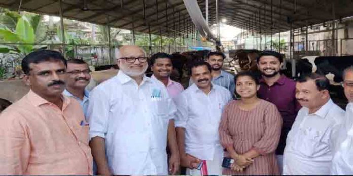 സ്പിന്നിങ്മില് വളപ്പിലെ കൃഷി സഹകരണമേഖലക്ക് മാതൃക : എം.എ ബേബി സ്പിന്നിങ്മില് വളപ്പിലെ കൃഷി സഹകരണമേഖലക്ക് മാതൃക : എം.എ ബേബി