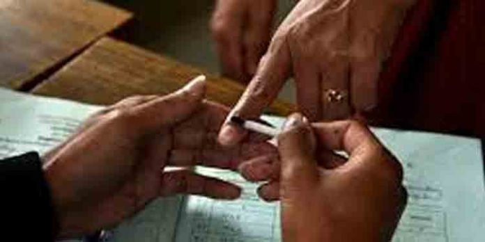 ആലുവ മുന്സിപ്പാലിറ്റിയിലെ 22-ാം ഡിവിഷനായ പുളിഞ്ചോട് ഉപതിരഞ്ഞെടുപ്പ് പുരോഗമിക്കുന്നു ആലുവ മുന്സിപ്പാലിറ്റിയിലെ 22-ാം ഡിവിഷനായ പുളിഞ്ചോട് ഉപതിരഞ്ഞെടുപ്പ് പുരോഗമിക്കുന്നു