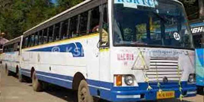 കെഎസ്ആർടിസിയുടെ ബസുകൾ പഴയ ചുവപ്പു നിറത്തിലേക്ക് മടങ്ങുന്നു കെഎസ്ആർടിസിയുടെ ബസുകൾ പഴയ ചുവപ്പു നിറത്തിലേക്ക് മടങ്ങുന്നു