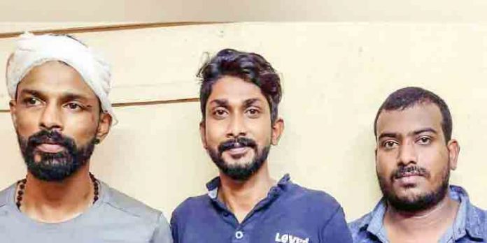 ബാര് ജീവനക്കാരനെ മര്ദിച്ച സംഭവത്തില് മൂന്ന് പേര് അറസ്റ്റില് ബാര് ജീവനക്കാരനെ മര്ദിച്ച സംഭവത്തില് മൂന്ന് പേര് അറസ്റ്റില്