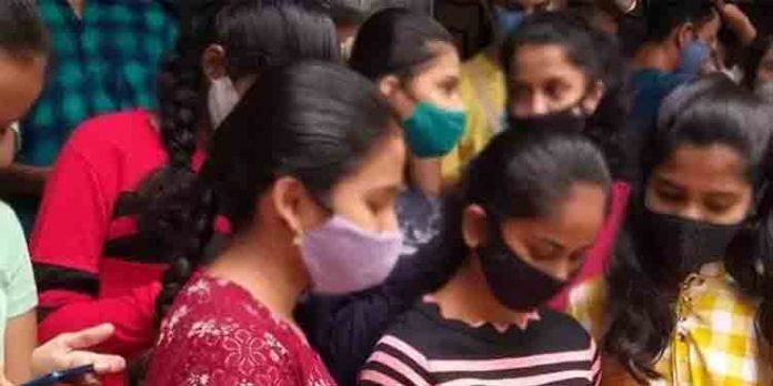 പ്ലസ് വണ് പ്രവേശനത്തിന് അപേക്ഷ സമര്പ്പിക്കാനുള്ള സമയം നീട്ടി പ്ലസ് വണ് പ്രവേശനത്തിന് അപേക്ഷ സമര്പ്പിക്കാനുള്ള സമയം നീട്ടി