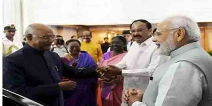കാലാവധി കഴിയുന്ന രാഷ്ട്രപതി രാംനാഥ് കോവിന്ദിന് പാര്ലമെന്റിന്റെ ഇരുസഭകളും ഇന്ന് യാത്രയയപ്പ് നല്കും കാലാവധി കഴിയുന്ന രാഷ്ട്രപതി രാംനാഥ് കോവിന്ദിന് പാര്ലമെന്റിന്റെ ഇരുസഭകളും ഇന്ന് യാത്രയയപ്പ് നല്കും