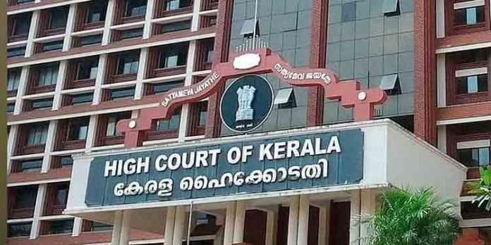 അനധികൃത വഴിയോരക്കച്ചവടക്കാർ നഗരത്തിൽ തുടരുന്നില്ലെന്ന് ഉറപ്പാക്കണം – ഹൈകോടതി അനധികൃത വഴിയോരക്കച്ചവടക്കാർ നഗരത്തിൽ തുടരുന്നില്ലെന്ന് ഉറപ്പാക്കണം – ഹൈകോടതി