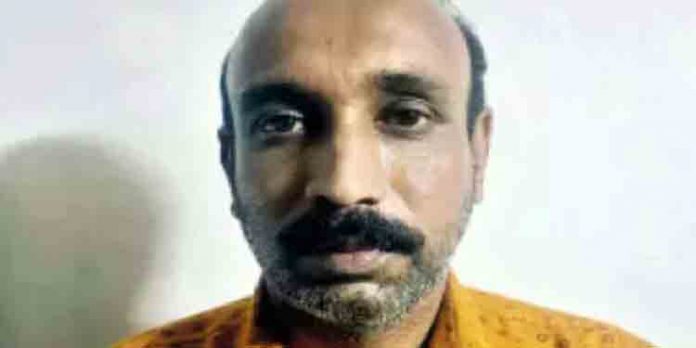 പ്രായമായ സ്ത്രീകളെ പറ്റിച്ച് പണവും സ്വര്ണാഭരണവും തട്ടിയെടുക്കുന്ന മധ്യവയസ്കന് അറസ്റ്റില് പ്രായമായ സ്ത്രീകളെ പറ്റിച്ച് പണവും സ്വര്ണാഭരണവും തട്ടിയെടുക്കുന്ന മധ്യവയസ്കന് അറസ്റ്റില്