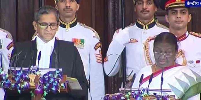 ഇന്ത്യയുടെ 15–ാം രാഷ്ട്രപതിയായി ദ്രൗപദി മുർമു അധികാരമേറ്റു ഇന്ത്യയുടെ 15–ാം രാഷ്ട്രപതിയായി ദ്രൗപദി മുർമു അധികാരമേറ്റു