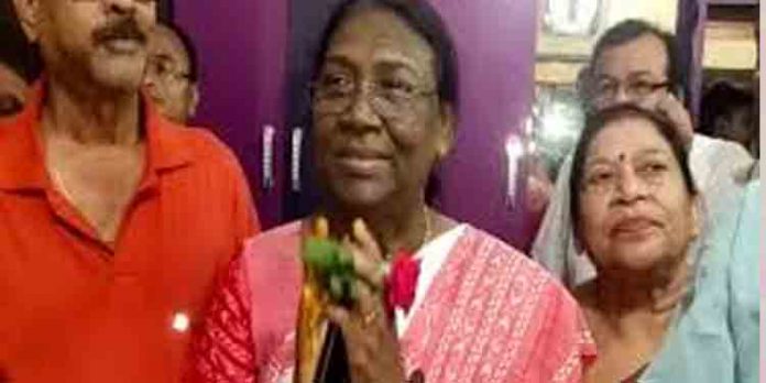 ഇന്ത്യയുടെ പതിനഞ്ചാമത് രാഷ്ട്രപതിയായി ദ്രൗപദി മുര്മു ഇന്ന് സ്ഥാനമേല്ക്കും ഇന്ത്യയുടെ പതിനഞ്ചാമത് രാഷ്ട്രപതിയായി ദ്രൗപദി മുര്മു ഇന്ന് സ്ഥാനമേല്ക്കും