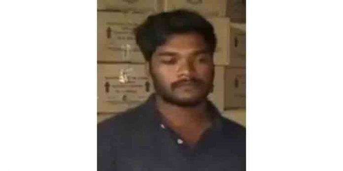 50 ലക്ഷത്തിന്റെ വിദേശമദ്യം പിടികൂടിയ സംഭവം ; പ്രതിയുടെ വീട്ടിൽ റെയ്ഡ് നടത്തി 50 ലക്ഷത്തിന്റെ വിദേശമദ്യം പിടികൂടിയ സംഭവം ; പ്രതിയുടെ വീട്ടിൽ റെയ്ഡ് നടത്തി