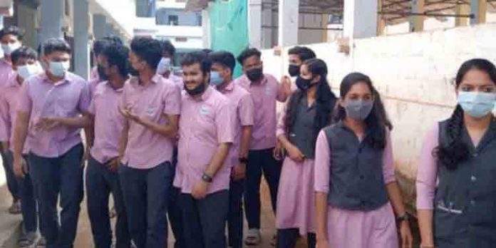 ഓണപ്പരീക്ഷ ഓഗസ്റ്റ് 24 മുതല് ; സെപ്റ്റംബര് 3 മുതല് ഓണാവധി : മന്ത്രി വി ശിവന്കുട്ടി ഓണപ്പരീക്ഷ ഓഗസ്റ്റ് 24 മുതല് ; സെപ്റ്റംബര് 3 മുതല് ഓണാവധി : മന്ത്രി വി ശിവന്കുട്ടി