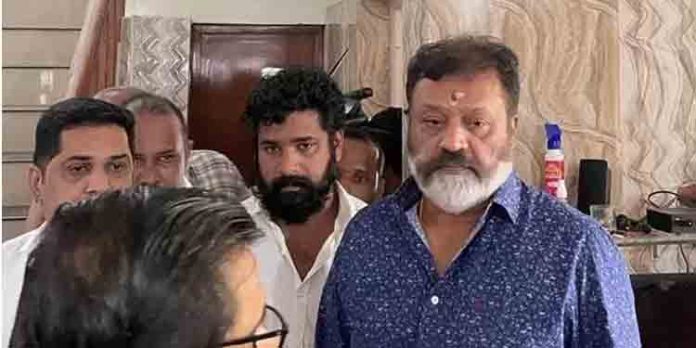ട്രെയിന്തട്ടിമരിച്ച നന്ദിത ടി കിഷോറിന്റെ വീട് സുരേഷ് ഗോപിസന്ദര്ശിച്ചു ട്രെയിന്തട്ടിമരിച്ച നന്ദിത ടി കിഷോറിന്റെ വീട് സുരേഷ് ഗോപിസന്ദര്ശിച്ചു