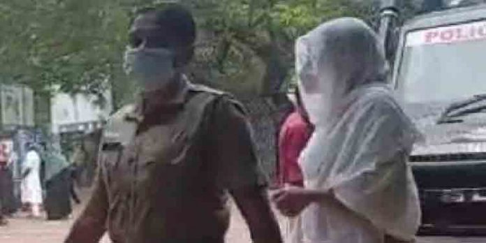 ഷൈബിന് അഷ്റഫിന്റെ ഭാര്യ ഫസ്നയെ അന്വേഷണ സംഘം കസ്റ്റഡിയില് വാങ്ങും ഷൈബിന് അഷ്റഫിന്റെ ഭാര്യ ഫസ്നയെ അന്വേഷണ സംഘം കസ്റ്റഡിയില് വാങ്ങും