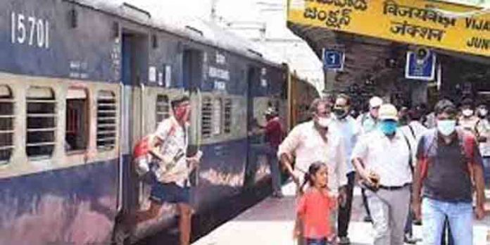 രാജ്യത്തെ മുതിര്ന്ന പൗരന്മാര്ക്ക് നല്കിയ യാത്ര ഇളവുകള് പുനഃസ്ഥാപിക്കാനൊരുങ്ങി റെയില്വേ രാജ്യത്തെ മുതിര്ന്ന പൗരന്മാര്ക്ക് നല്കിയ യാത്ര ഇളവുകള് പുനഃസ്ഥാപിക്കാനൊരുങ്ങി റെയില്വേ