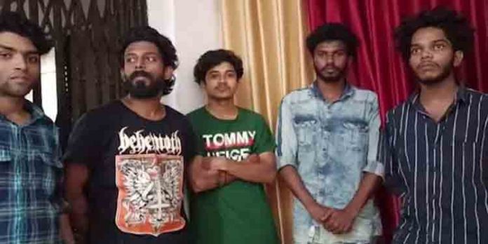 കൊരട്ടിയില് കവര്ച്ച ആസൂത്രണം ചെയ്യുന്നതിനിടെ ആറംഗ സംഘം പോലീസ് പിടിയില് കൊരട്ടിയില് കവര്ച്ച ആസൂത്രണം ചെയ്യുന്നതിനിടെ ആറംഗ സംഘം പോലീസ് പിടിയില്