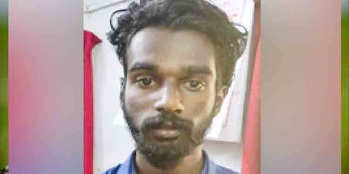 പോലീസിനെകണ്ട് ഓടിയ യുവാവിന്റെ വീട്ടില് പോലീസ് എത്തിയപ്പോള് മോഷ്ടിച്ച സ്കൂട്ടര് കണ്ടെത്തി ; യുവാവ് പിടിയില് പോലീസിനെകണ്ട് ഓടിയ യുവാവിന്റെ വീട്ടില് പോലീസ് എത്തിയപ്പോള് മോഷ്ടിച്ച സ്കൂട്ടര് കണ്ടെത്തി ; യുവാവ് പിടിയില്
