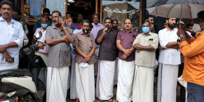 എകെജി സെൻ്ററിനു നേരെ നടന്ന ബോംബാക്രമണം ; സിപിഐ പ്രതിഷേധ പ്രകടനം നടത്തി എകെജി സെൻ്ററിനു നേരെ നടന്ന ബോംബാക്രമണം ; സിപിഐ പ്രതിഷേധ പ്രകടനം നടത്തി
