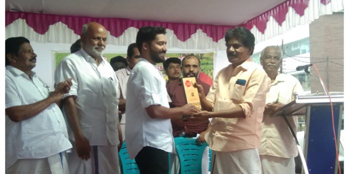 മെൽവിൻ ഷെറിയെ കേരള കർഷക സംഘം പാലാ ഏരിയാ സമ്മേളന സമാപന വേദിയിൽ ആദരിച്ചു മെൽവിൻ ഷെറിയെ കേരള കർഷക സംഘം പാലാ ഏരിയാ സമ്മേളന സമാപന വേദിയിൽ ആദരിച്ചു