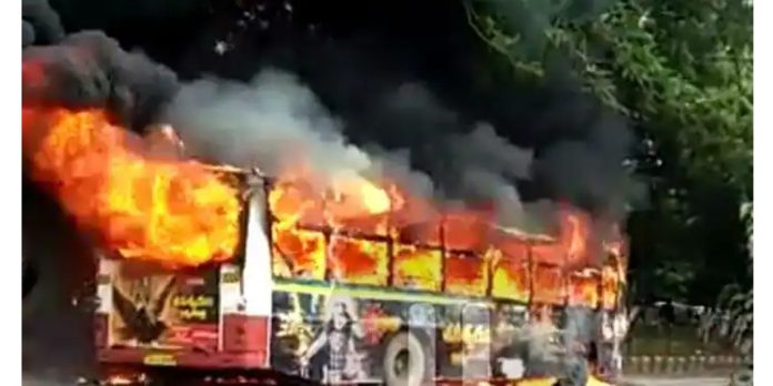 കളമശ്ശേരി ബസ് കത്തിക്കല് : 3 പേര് കുറ്റക്കാരെന്ന് എന്ഐഎ കോടതി, ശിക്ഷാവിധി തിങ്കളാഴ്ച കളമശ്ശേരി ബസ് കത്തിക്കല് : 3 പേര് കുറ്റക്കാരെന്ന് എന്ഐഎ കോടതി, ശിക്ഷാവിധി തിങ്കളാഴ്ച