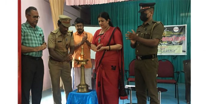 ലഹരിമരുന്ന് ഉപയോഗം തടയാൻ വിദ്യാർത്ഥി സമൂഹം രംഗത്ത് വരണം ; എം. സൂരജ് ലഹരിമരുന്ന് ഉപയോഗം തടയാൻ വിദ്യാർത്ഥി സമൂഹം രംഗത്ത് വരണം ; എം. സൂരജ്