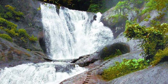മലവെള്ളപ്പാച്ചിലില് മരണം ; അച്ചൻകോവിലിൽ വിനോദസഞ്ചാരികൾക്ക് വിലക്ക് മലവെള്ളപ്പാച്ചിലില് മരണം ; അച്ചൻകോവിലിൽ വിനോദസഞ്ചാരികൾക്ക് വിലക്ക്